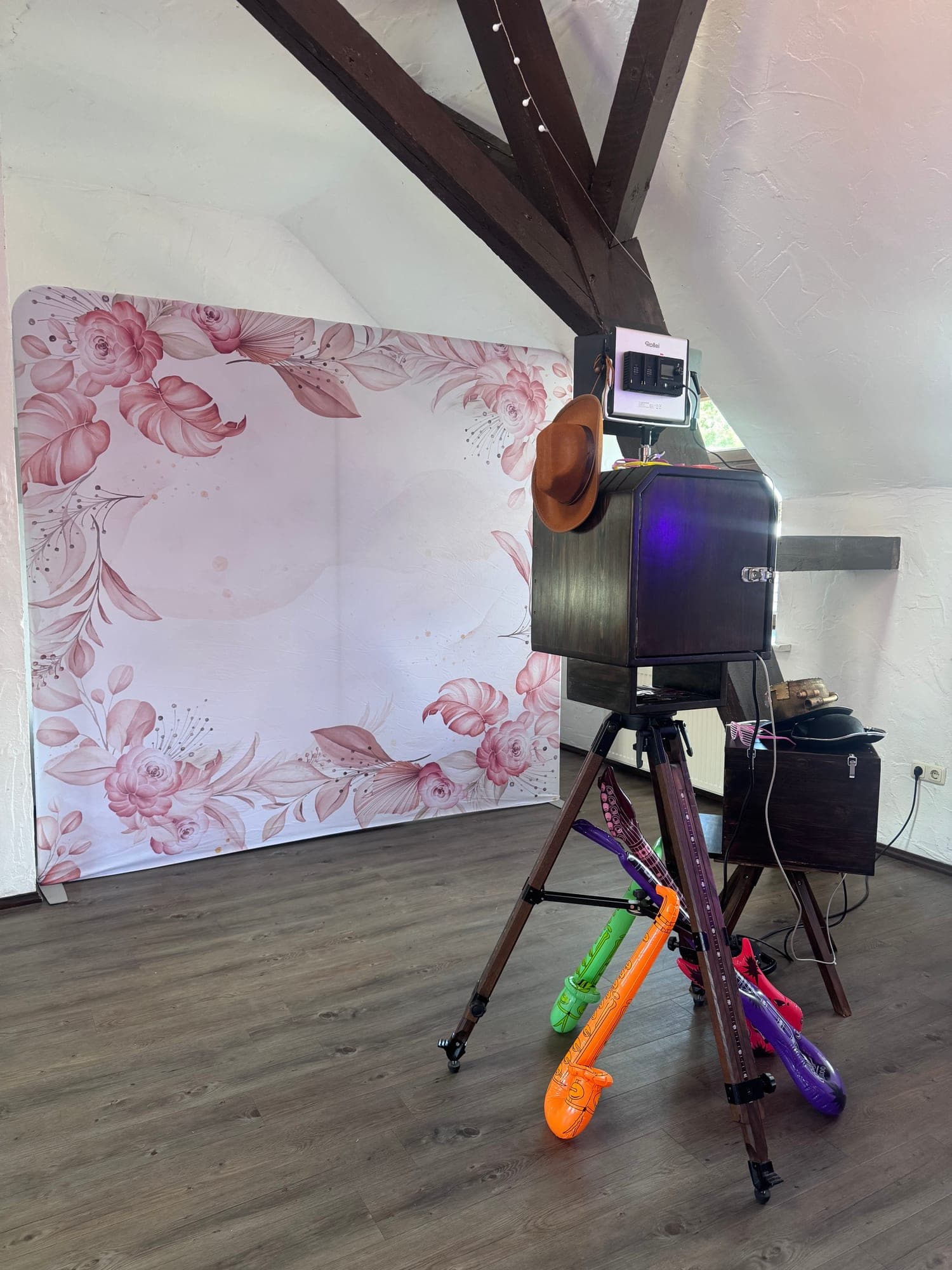Fotobox mit Blumenhintergrund