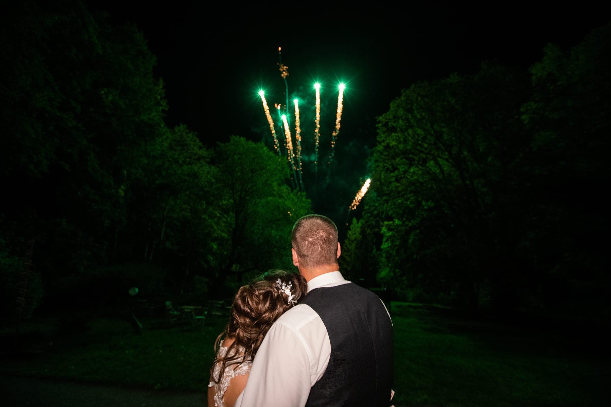 Hochzeitsfeuerwerk mit Herzen und Musik